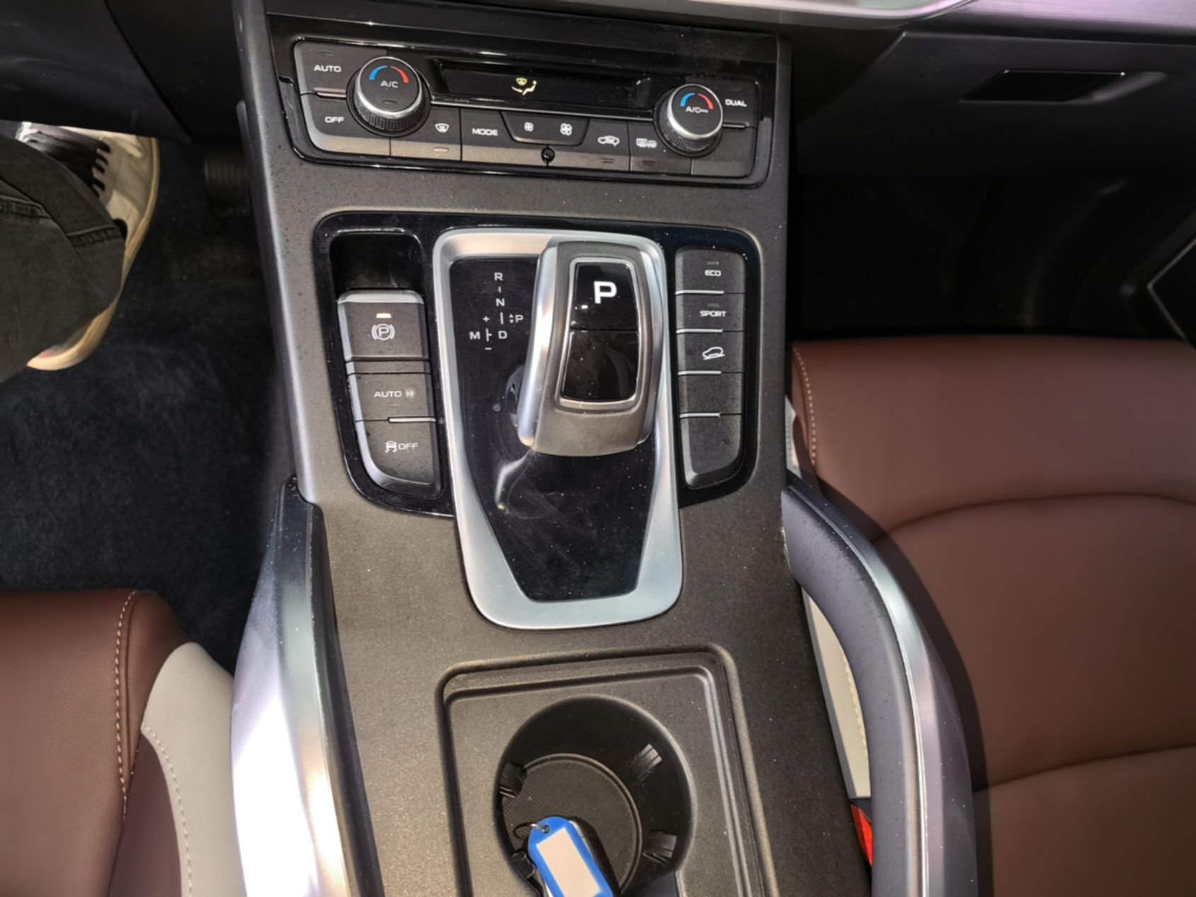 Geely Auto Emgrand X7 Sport 2022 1.8TD DCT Zhiya Trim — снимка 16