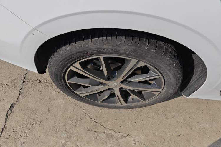 Used Geely Auto Emgrand 2023 4th Generation Champion Edition 1.5L CVT Prestige Model
