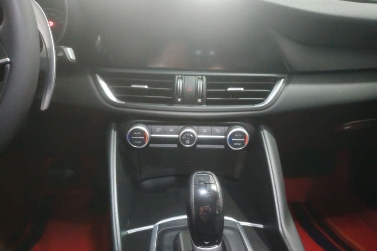 Used Alfa Romeo Giulia 2017 2.0T 280HP Luxury Edition
