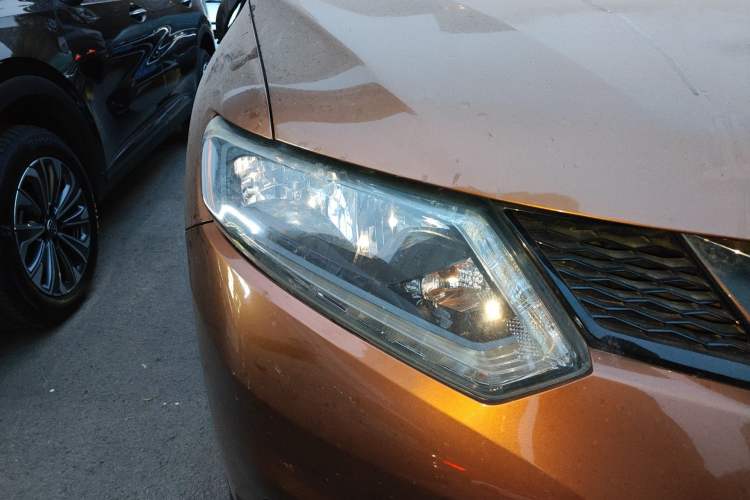 Used Nissan X-Trail 2014 2.5L CVT Leading Edition 4WD
