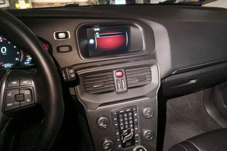 Used Volvo V40 2016 T3 Zhiyi Edition
