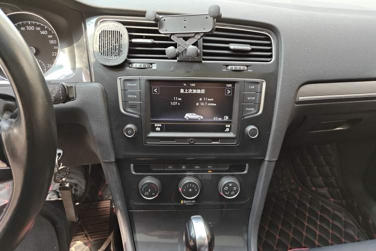 Used Volkswagen Golf 2017 1.6L Automatic Comfort Million-Vehicle Anniversary Edition
