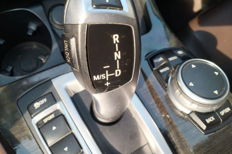 Used BMW 5 Series 2014 525Li Luxury Design Package
