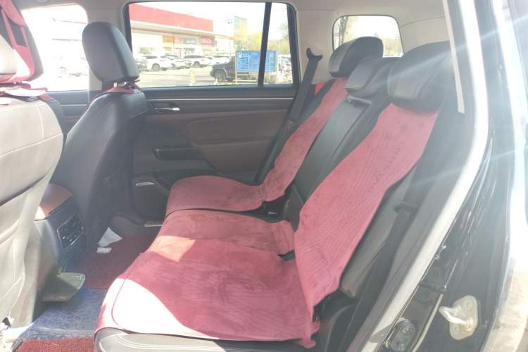 Used GAC Trumpchi GS8 2017 320T Two-Wheel Drive Luxury Smart Connectivity Version (7 Seats) Left Rear Seat