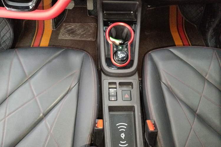 Used Chery QQ Little Ant 2023 251km True Love Edition Lithium Iron Phosphate Gear Lever