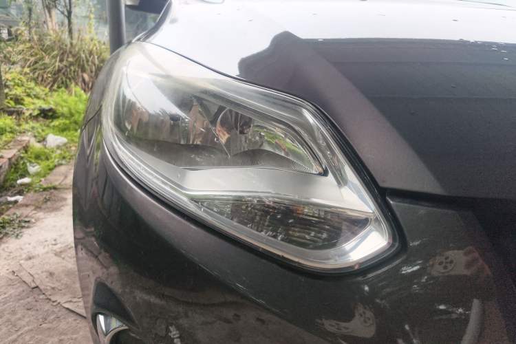 Used Ford Focus 2012 Sedan 1.6L Automatic Fashion Edition