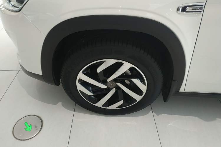 Used Citroen C3-XR 2015 1.6L Automatic Pioneer Model Left Front Wheel Hub