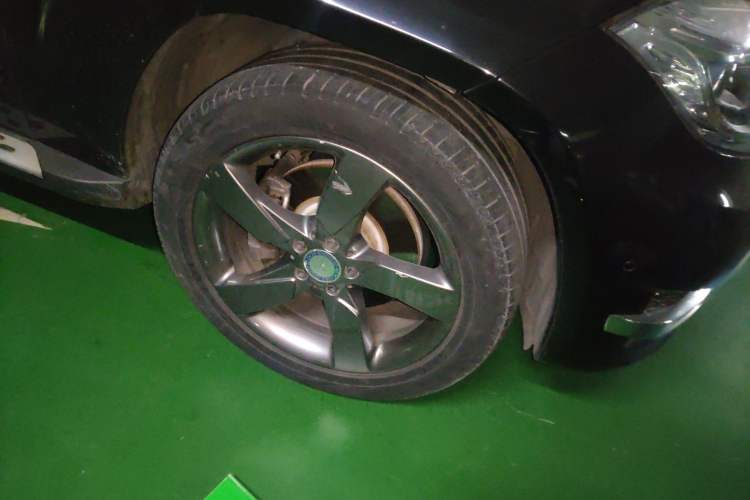 Used Mercedes-Benz GLK-Class 2013 GLK 300 4MATIC Dynamic Sunroof Model Right Front Wheel Hub