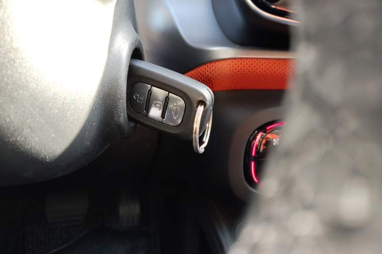 Used smart fortwo 2015 1.0L 52 kW Hardtop Passion Edition Vehicle Key