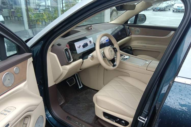 Used Hima AITO M9 2025 Extended-Range Ultra Version 52 kWh 6-Seater Driver Seat