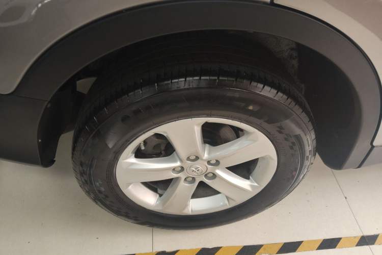 Used Toyota RAV4 2013 2.0L CVT Two-Wheel Drive Urban Edition Right Rear Wheel Hub