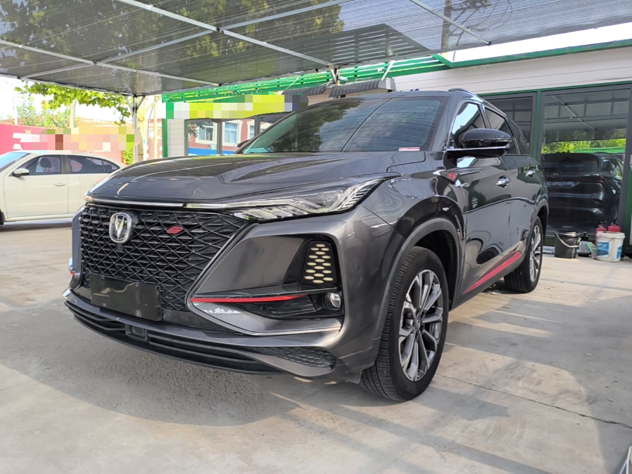 Под передней частью автомобиля