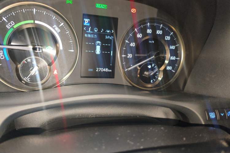 Used Toyota Vellfire 2021 Crown Dual-Engine 2.5L HV Supreme Edition Odometer Close Up