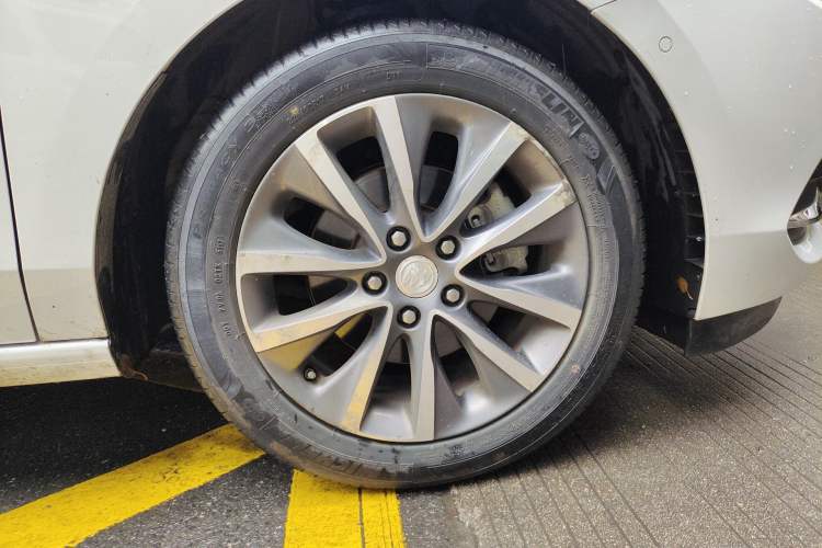 Used Buick GL6 2018 18T 6-Seater Prestige Model Right Front Wheel Hub