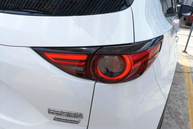 Used Mazda CX-5 2019 Cloud-Controlled Version 2.5L Automatic Two-Wheel Drive Luxury Trim China VI Standard Right Rear Taillight