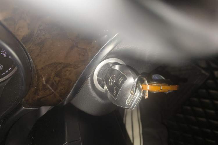 Used Mercedes-Benz V-Class 2018 V 260 L Prestige Extended Version China VI Vehicle Key