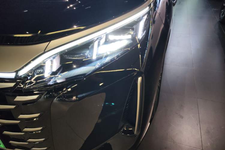 Used BYD Xia 2025 DM-i 1.5T 180km Beyond Edition
