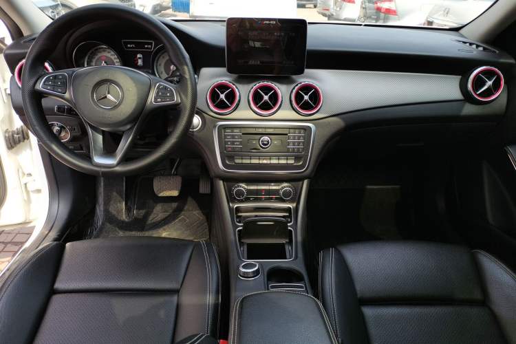 Used Mercedes-Benz GLA 2016 GLA 200 Sport Edition Center Console