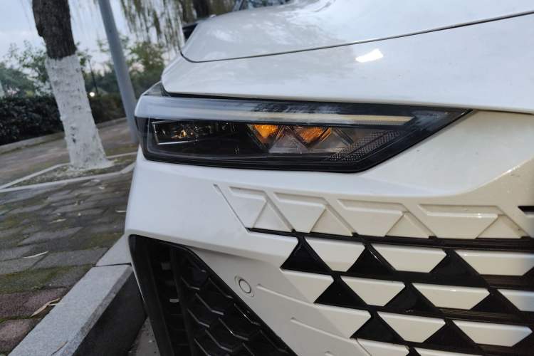 Used CHANGAN UNI-V 2024 2.0T Classic Sport Edition