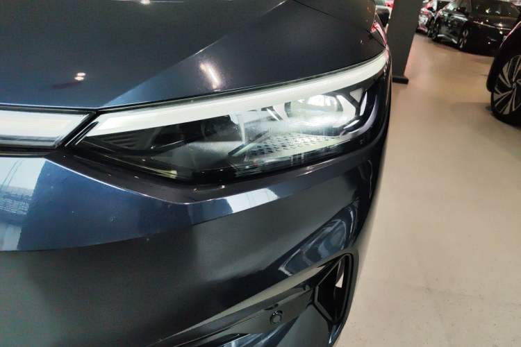 Used Volkswagen ID.7 VIZZION 2024 AIR model Left Front Headlight