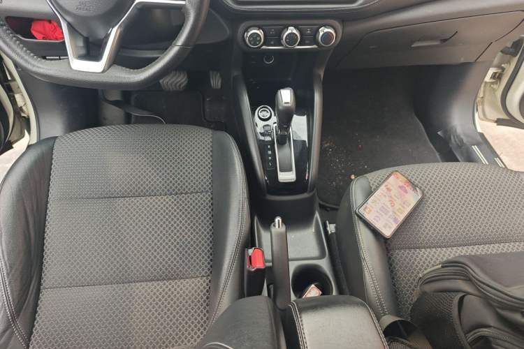 Used Nissan Kicks 2018 1.5L CVT Smart Connect Luxury Edition