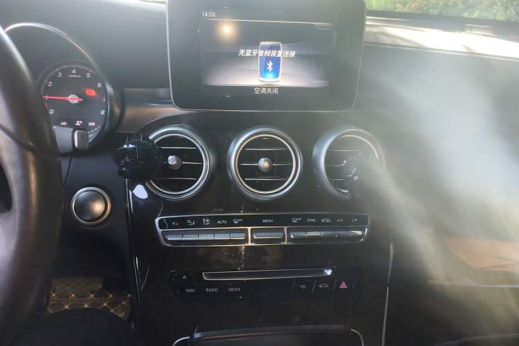 Used Mercedes-Benz GLC 2019 Facelift GLC 260 L 4MATIC Luxury Model Audio And AC Panel