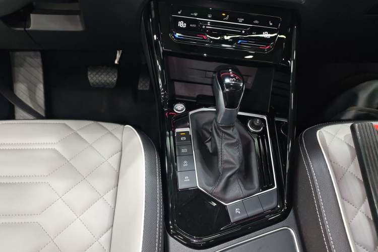 Used Volkswagen Tayron 2023 330TSI Two-Wheel-Drive R-Line High-Energy Version Gear Lever