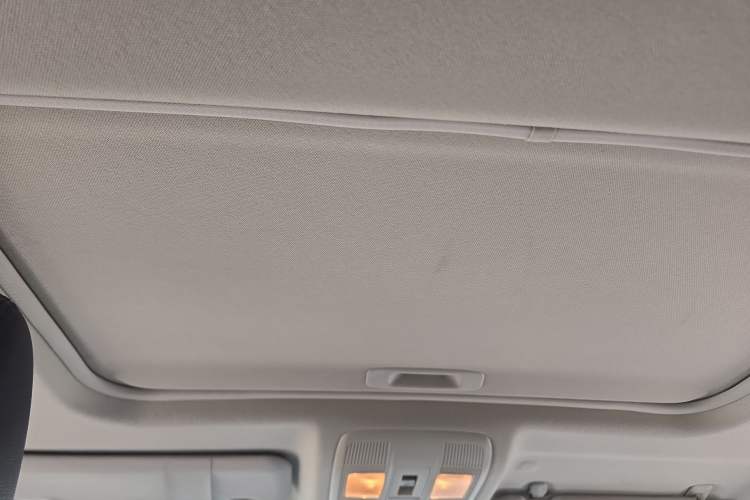 Used Mazda 3 Axela 2017 Hatchback 2.0L Automatic Sport Model China V Emission Standard Headliner