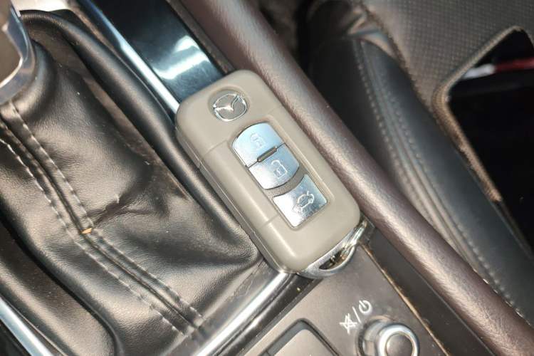 Used Mazda 3 Axela 2017 Sedan 2.0L Automatic Prestige Model China V Standard Vehicle Key
