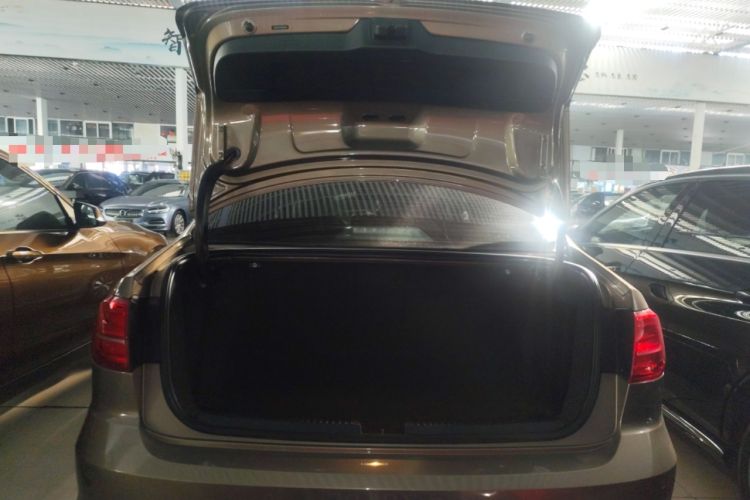 Used Volkswagen Sagitar 2015 230TSI Automatic Luxury Model
