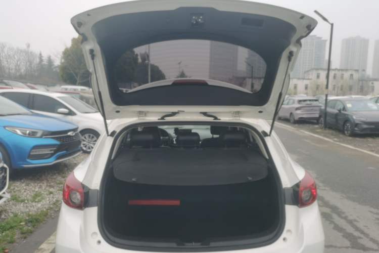 Used Mazda 3 Axela 2016 Hatchback 2.0L Automatic Sport Model
