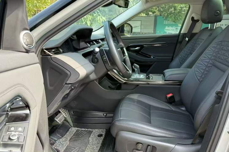 Used Land Rover Range Rover Evoque 2022 Aurora L 249 PS R-Dynamic Collins Antique Bronze Special Edition
