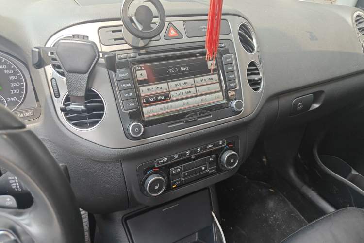 Used Volkswagen Golf 2011 1.4TSI Cross Golf Audio And AC Panel