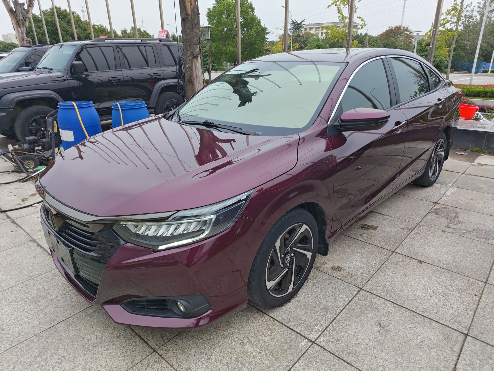 Под передней частью автомобиля