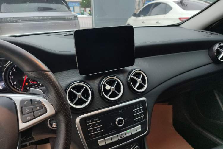 Used Mercedes-Benz GLA 2019 GLA 200 Fashion Model Audio And AC Panel