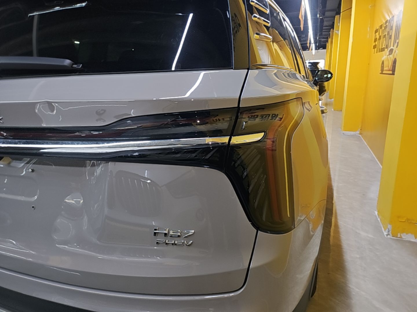 Hongqi HS7 PHEV 2024 2.0T PHEV Four-Wheel-Drive Flagship Edition 6 Seats — снимка 9