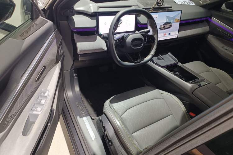 Used Lynk & Co 08 EM-P 2023 245km Ultra-Long Range Halo Driver Seat