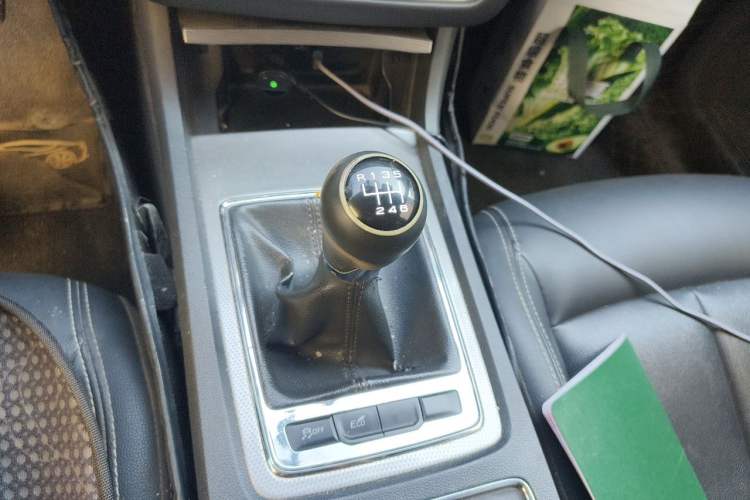 Gebrauchter Roewe i6 2017 20T Manual Luxury Edition