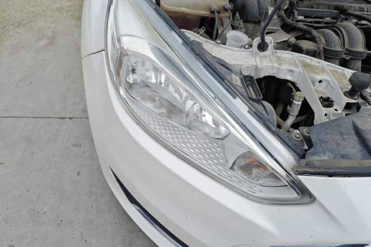 Used Ford Focus 2017 Sedan 1.6L Automatic Fashion Edition Smart Drive Version Right Front Headlight