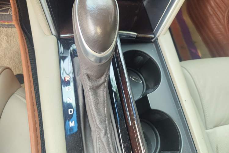 Used Cadillac XTS 2014 28T Elegant Version Gear Lever