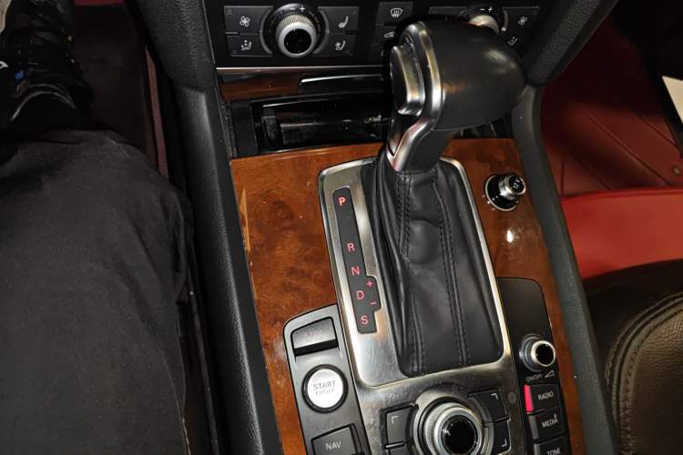 Used Audi Q7 2015 35 TFSI Ambition Edition Gear Lever