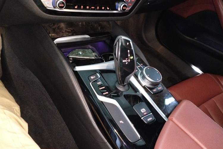 Used BMW 5 Series 2018 Restyled 530Li Leading Edition M Sport Package
