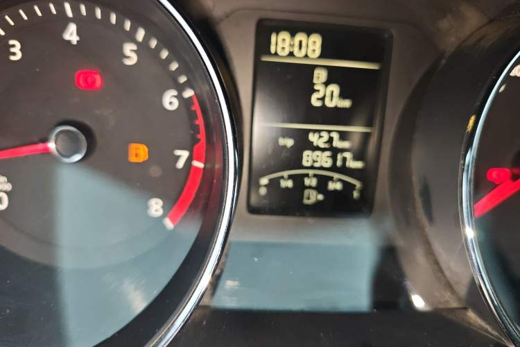 Used Volkswagen Sagitar 2015 1.6L Manual Comfort Model Odometer Close Up