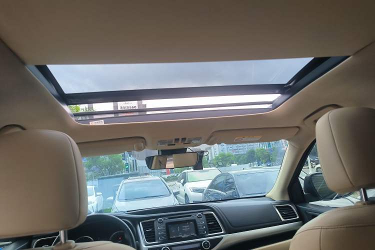 Used Toyota Highlander 2018 2.0T Four-Wheel Drive Luxury Version 7 Seats China VI Standard Headliner