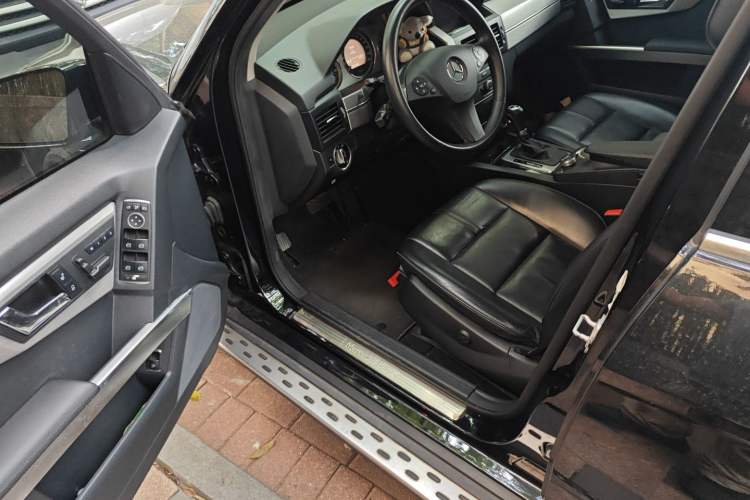 Used Mercedes-Benz GLK-Class 2011 GLK 300 4MATIC Luxury Model Driver Seat