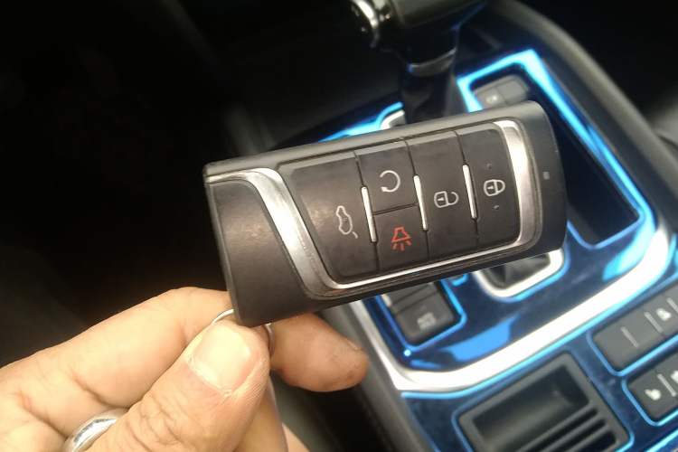 Used GAC Trumpchi GS8 2017 320T Two-Wheel Drive Luxury Smart Connectivity Version (7 Seats) Vehicle Key