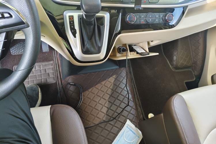 Used SAIC MAXUS V90 RV 2021 2.0T Lifestyle V90 Self-Propelled Class C RV Deluxe Edition with Large Front Overhang and Rear Extension