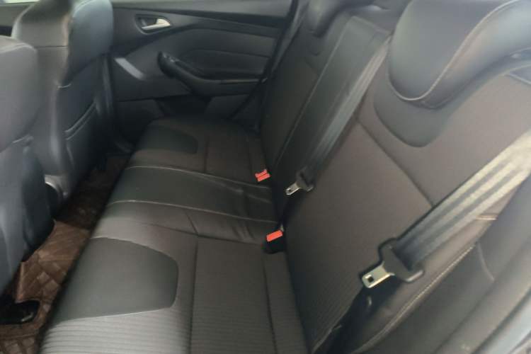 Used Ford Focus 2012 Sedan 1.6L Automatic Fashion Edition