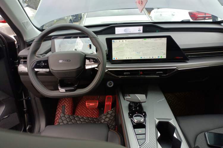 Used CHANGAN OSHAN Z6 2023 Blue Whale 1.5T DCT Smart Navigation Model Center Console