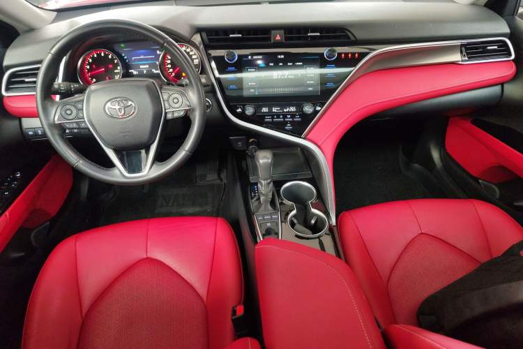 Used Toyota Camry 2019 2.5S FENGSHANG Version China VI Standard Center Console